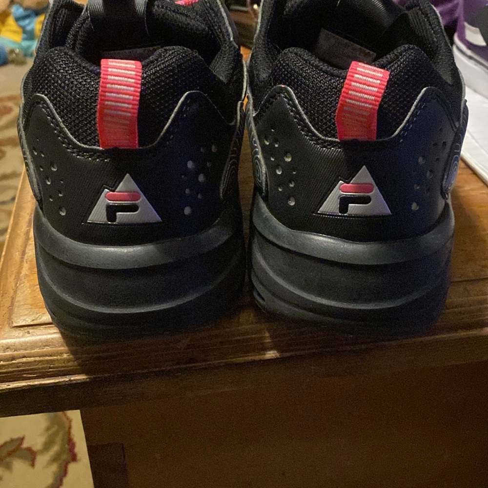Fila Sneakers in great shape Gently Used Condition - Picture 5 of 7